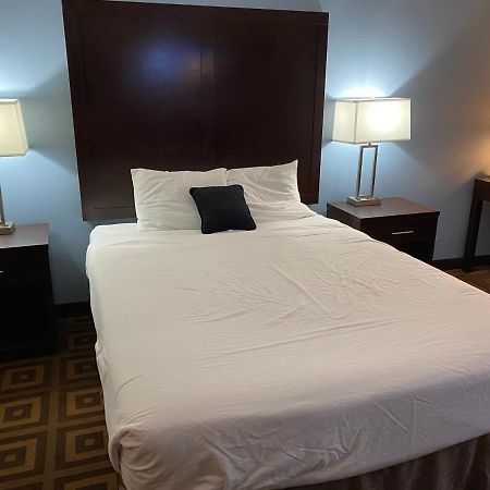 Red Lion Inn & Suites 波斯特福尔斯 外观 照片