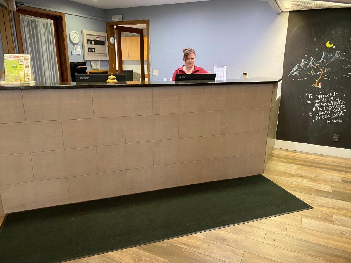 Red Lion Inn & Suites 波斯特福尔斯 外观 照片